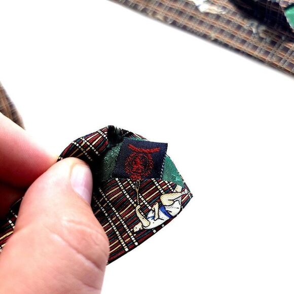 Tommy Hilfiger Green Red Tan Tennis Print Short Wide Silk Tie - Picture 4 of 7